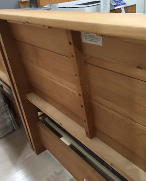 ベッドヘッドの背面