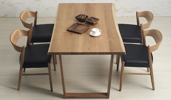 サイズオーダーできる無垢材テーブル