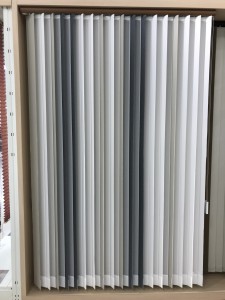 バーチカルブラインドセンターレース