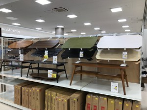 折れ足テーブル