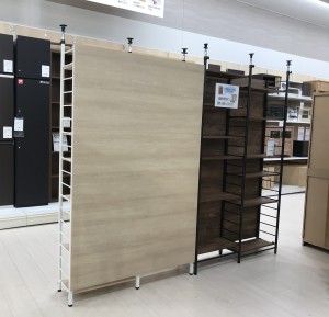 スクリーンラック