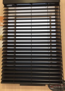 ウッドブラインド調光